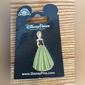 NWT Disney Frozen Princess Anna Green Dress  Pin collector set